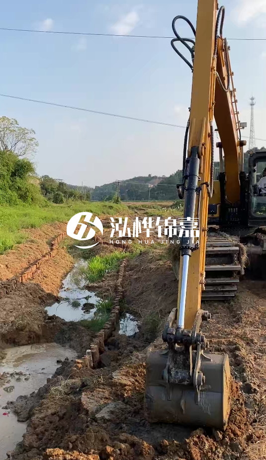 青島河道清淤專業(yè)施工-水挖機清淤適合哪些河道狀況？
