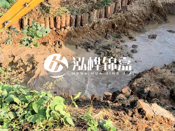 湖南防汛木樁批發(fā)廠家泓樺錦嘉 - 防洪木樁的作用是什么？?